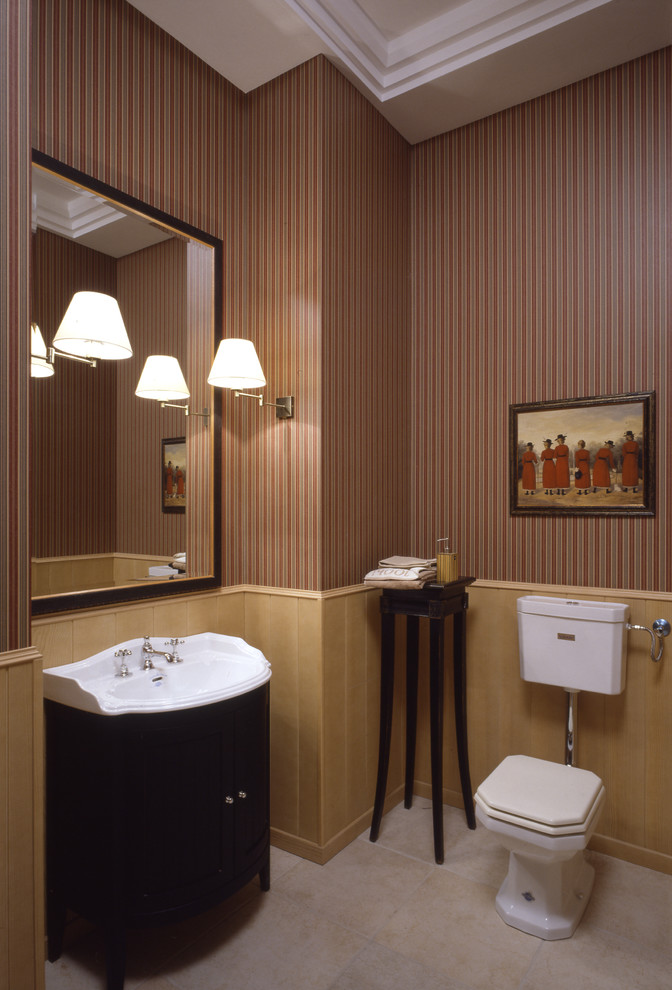 Transitional powder room in Moscow with a two-piece toilet, brown walls, black cabinets, a console sink and beige floor.