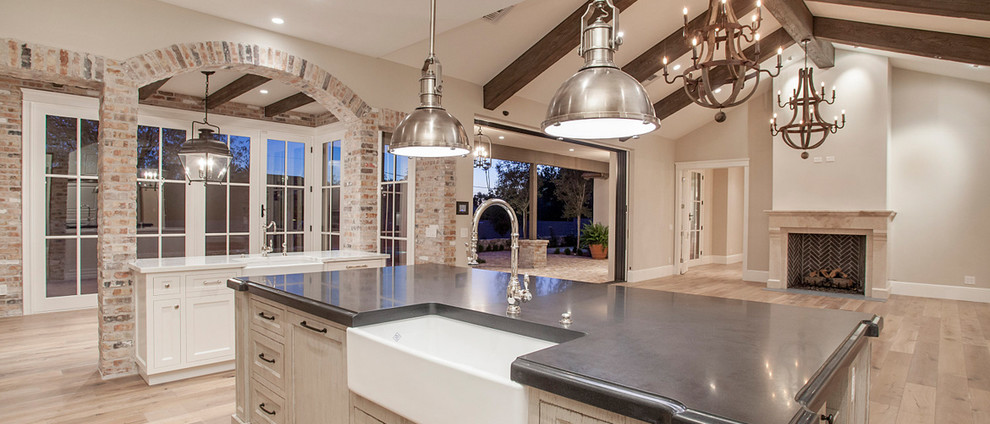 Kitchen - kitchen idea in Phoenix