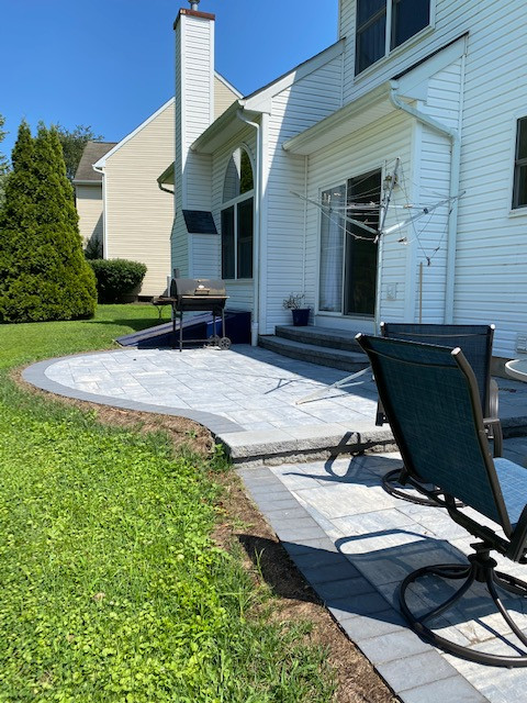 Curvy patio- Montauk Blue with coal border