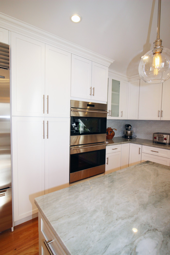 Inspiration for a large modern eat-in kitchen in Wilmington with white cabinets and with island.