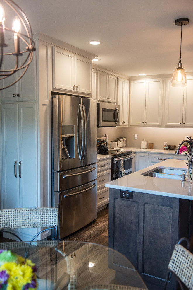 Kitchen - transitional kitchen idea