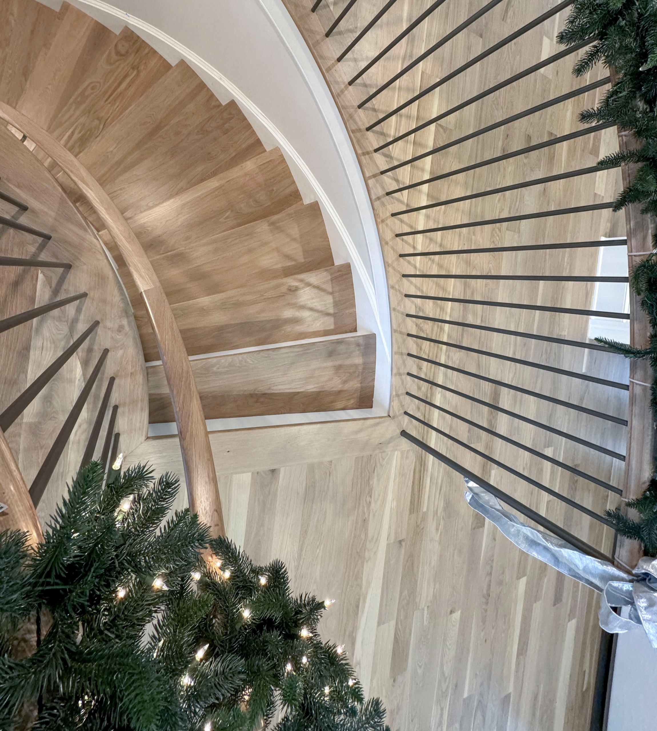 116_Elegant & Eye-catching Curved Staircase, Leesburg VA 20175