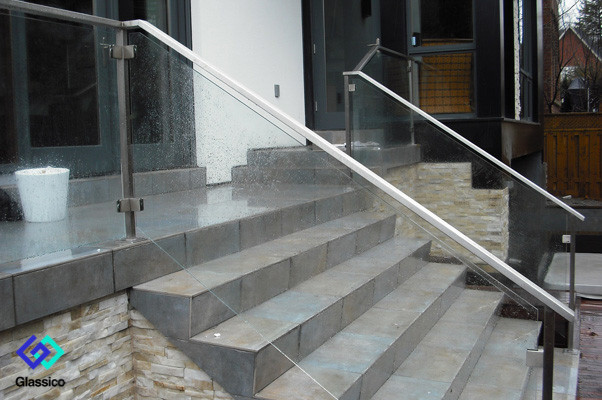 Перила в загородном доме