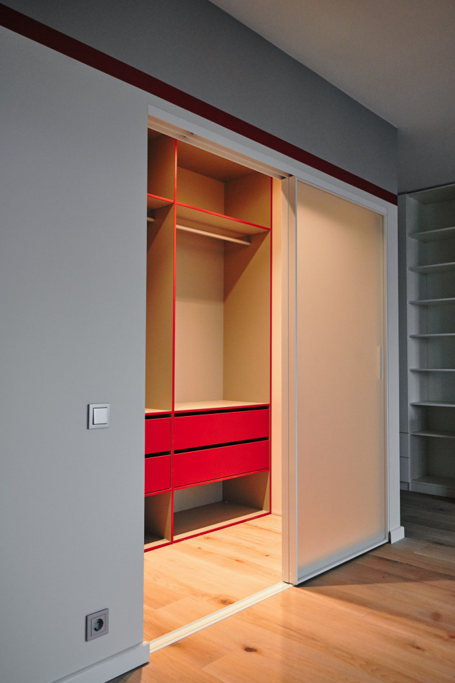 Гардеробная система ECOLINE с раздвижными дверьми raumplus