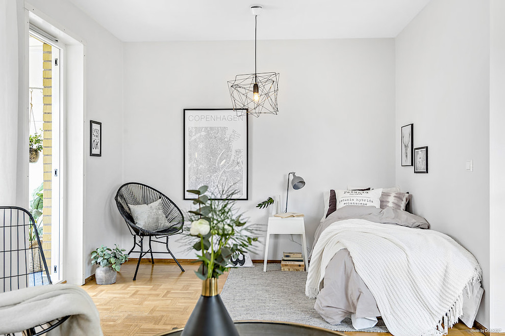 Scandinavian bedroom in Gothenburg with white walls.
