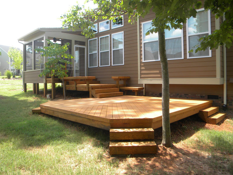 Inspiration for a mid-sized transitional backyard deck remodel in Raleigh with no cover