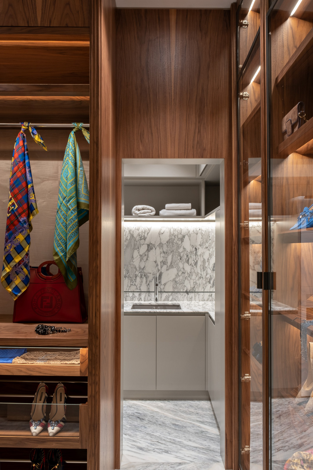 Дом на набережной