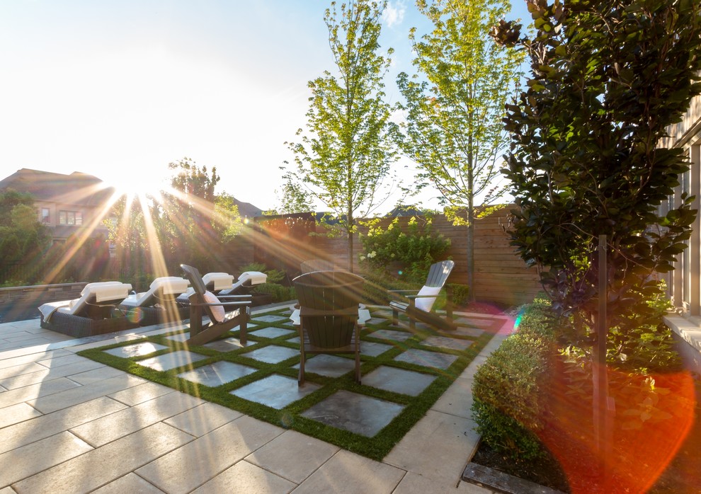 Photo of a transitional backyard landscaping in Toronto.