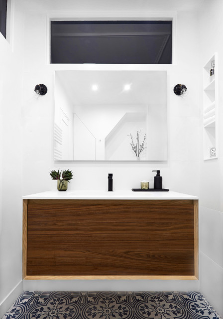 Inside a Modern and Chic Parisian Apartment Blvd Magenta scandinavian-bathroom