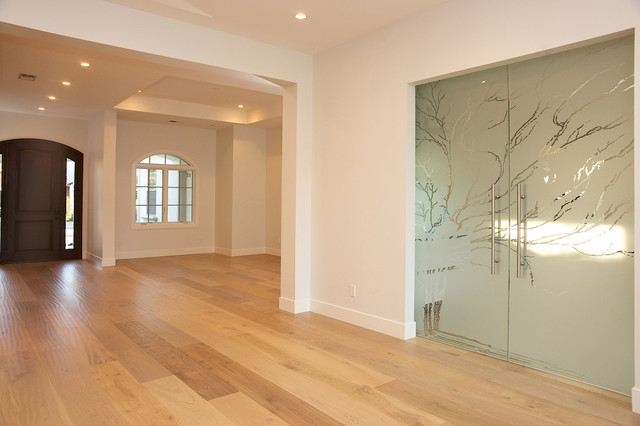 Green custom home in Los Altos modern-wohnzimmer
