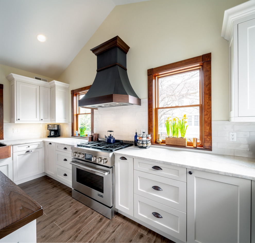 Example of a transitional kitchen design in Newark