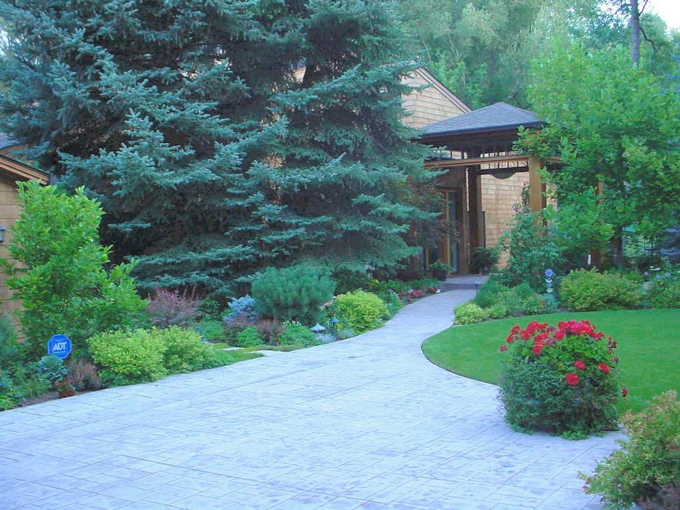 Design ideas for a large traditional front yard partial sun driveway for summer in Salt Lake City with concrete pavers.