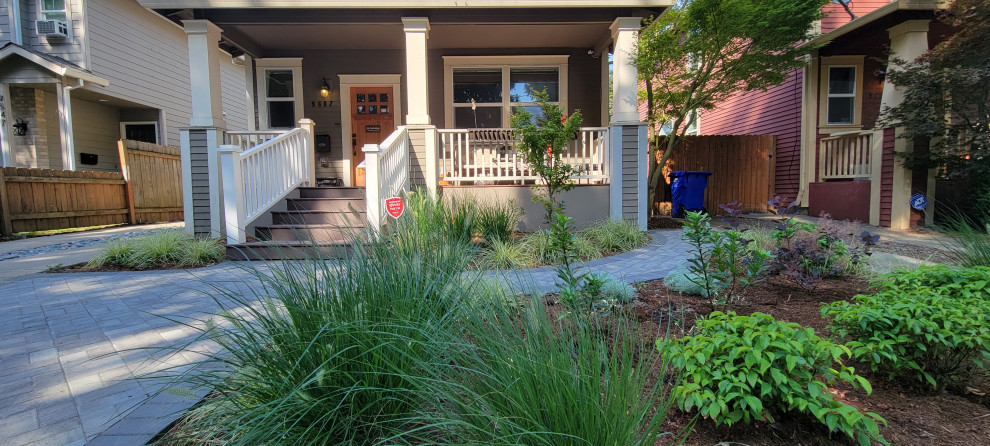 Idee per un piccolo giardino chic esposto a mezz'ombra davanti casa in estate con pavimentazioni in cemento
