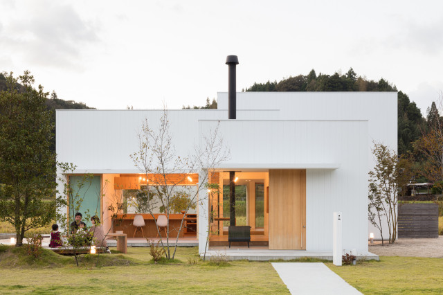 束荷の家 moderno-fachada