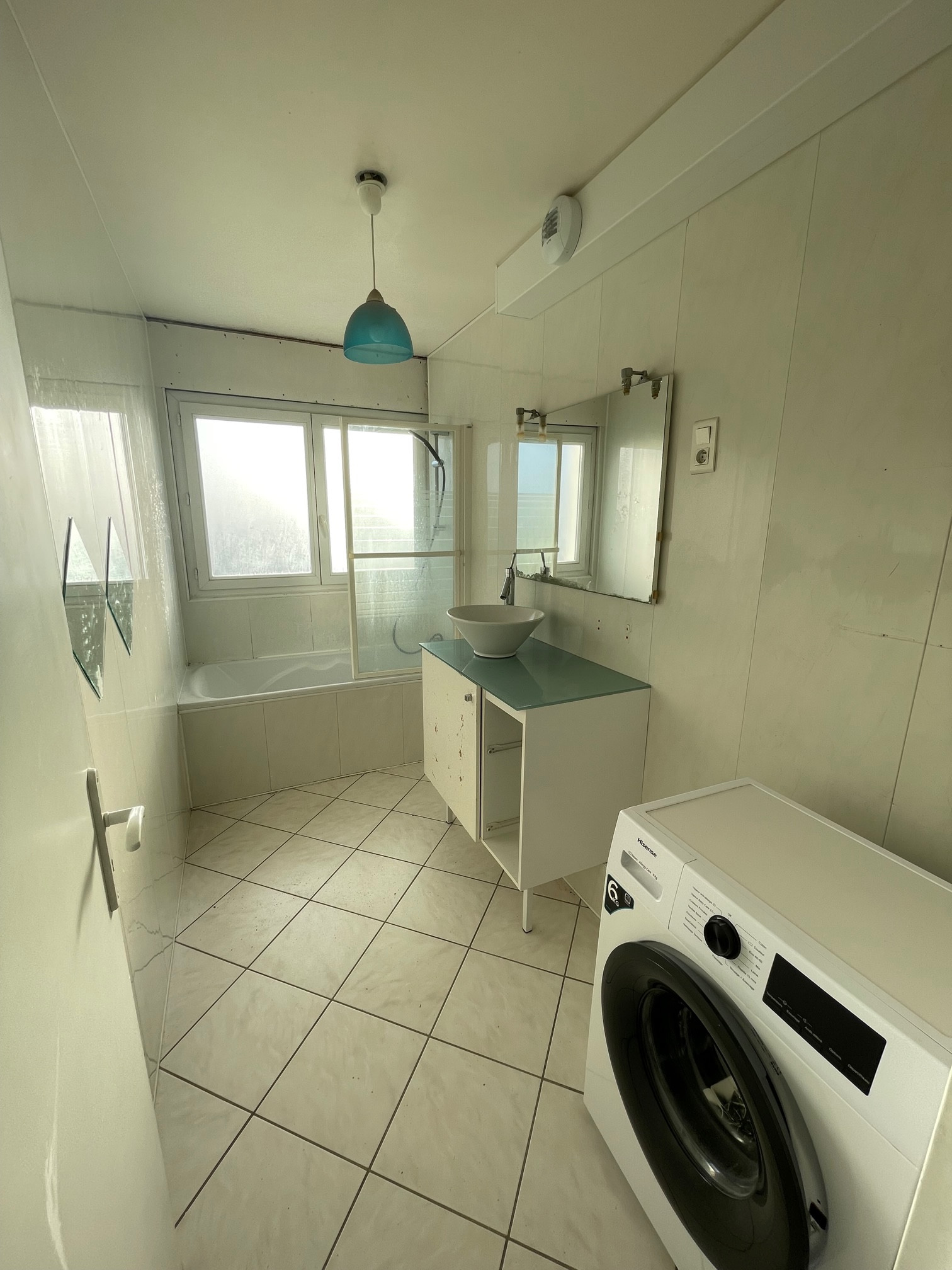 SALLE DE BAIN FAMILIALE: rénovation partielle de cette pièce des années 80