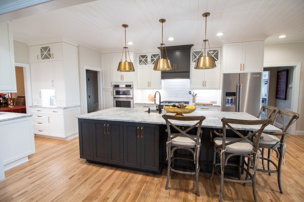 Eat-in kitchen - large l-shaped eat-in kitchen idea with shaker cabinets, white cabinets, granite countertops, an island and white countertops