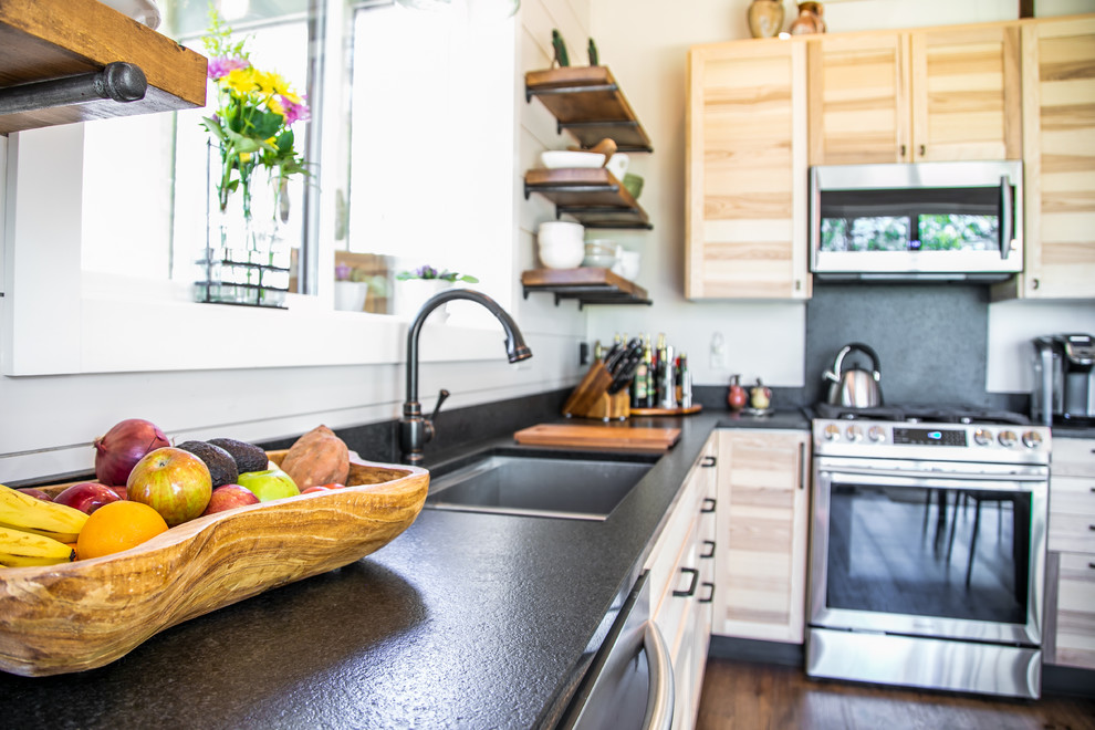 Kitchen - rustic kitchen idea