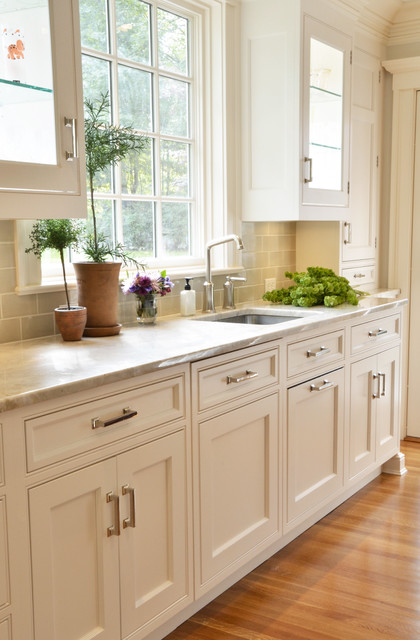 Stanwich Road - Traditional - Kitchen - New York - by Studio Dearborn