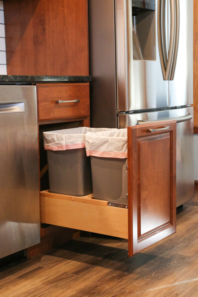 Kitchen - transitional kitchen idea in Minneapolis