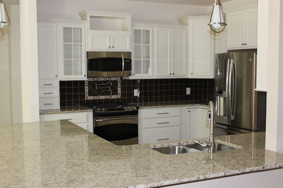 Eat-in kitchen - mid-sized transitional u-shaped dark wood floor eat-in kitchen idea with a double-bowl sink, shaker cabinets, white cabinets, granite countertops, black backsplash, ceramic backsplash, stainless steel appliances and an island