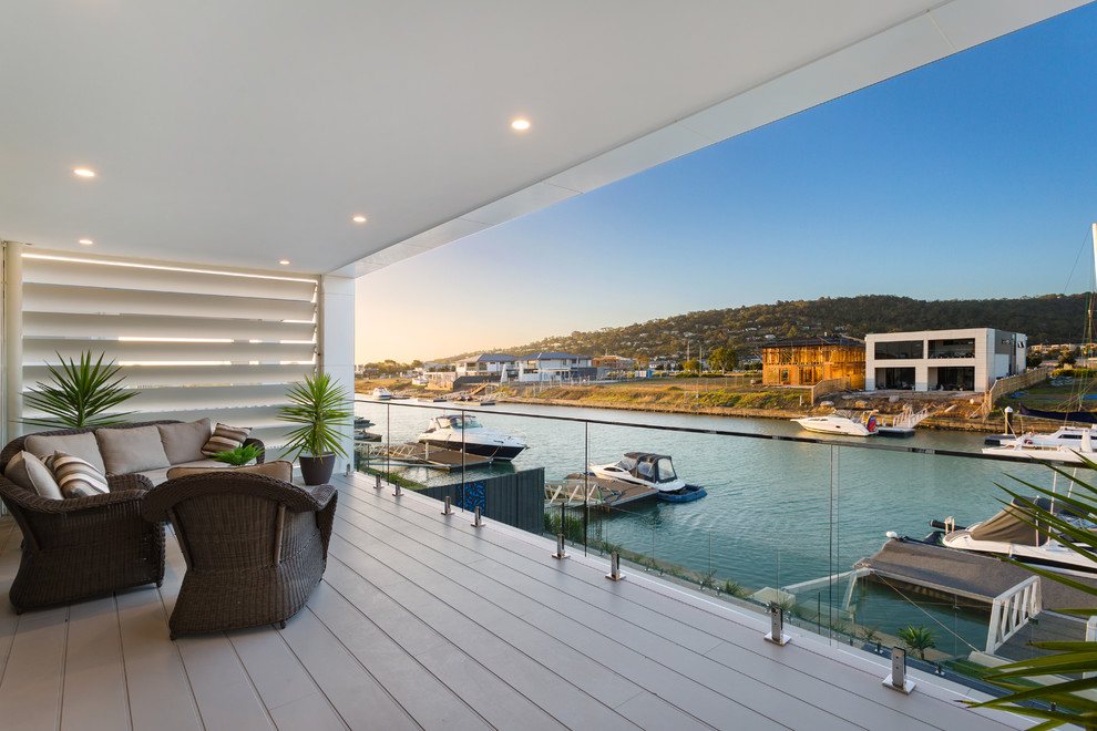 Photo of a mid-sized beach style balcony in Melbourne.