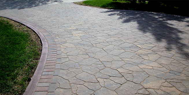 Inspiration for a huge modern front yard driveway.