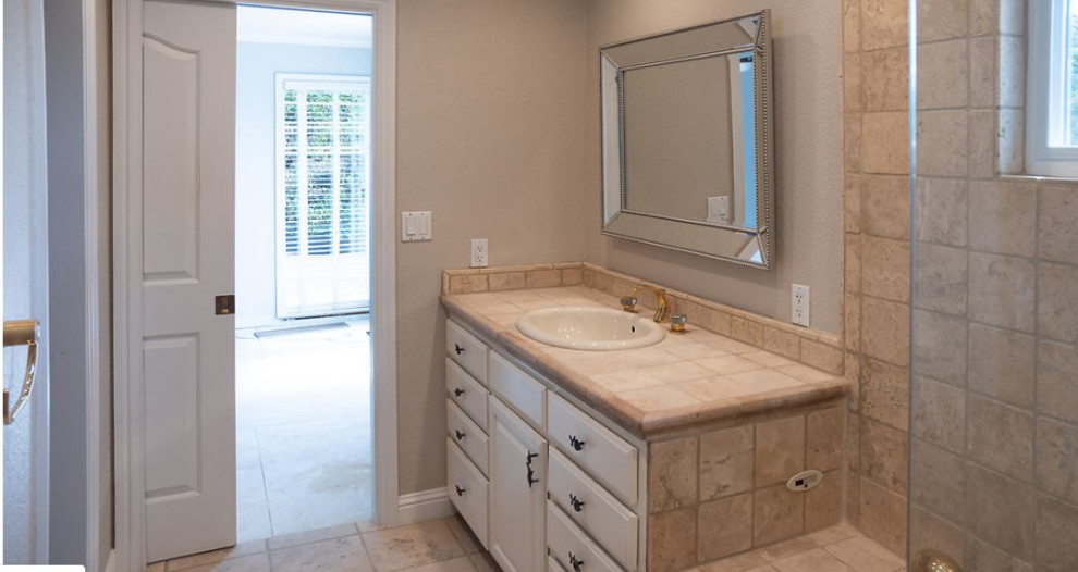 Piedras Circle- Master Bathroom