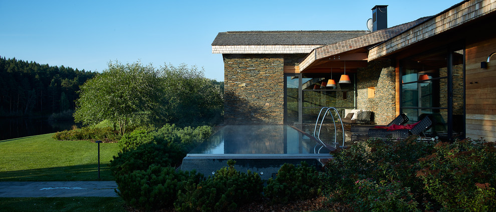 Дом на реке | Barn by a River