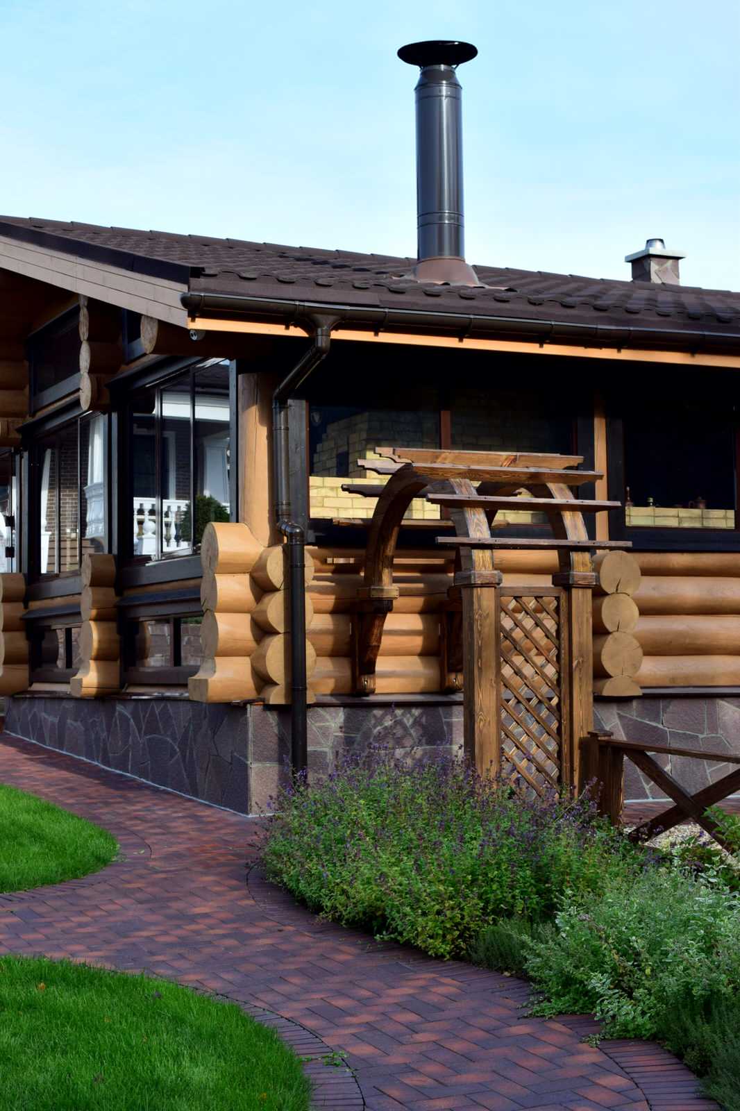 Дизайн участка с уклоном более 7 м.