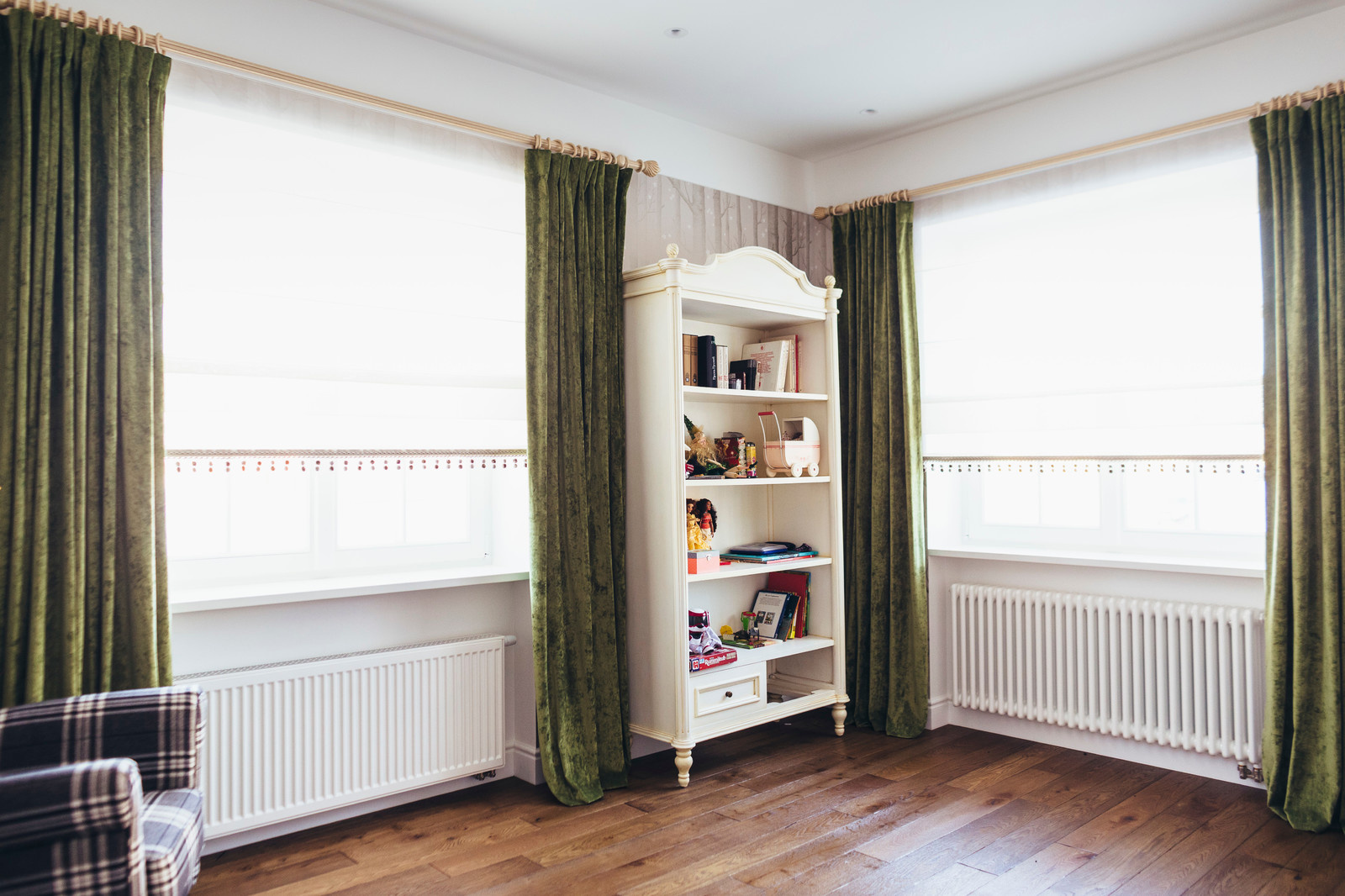 Декоративные карнизы на примере нашего проекта "Дом в английском стиле"