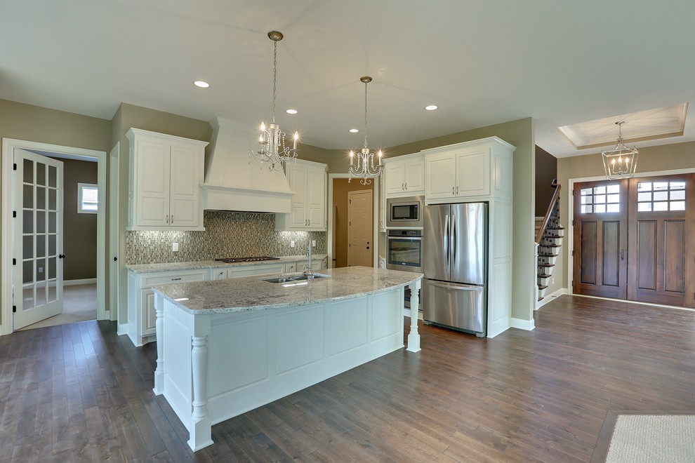 Kitchen - transitional kitchen idea in Minneapolis