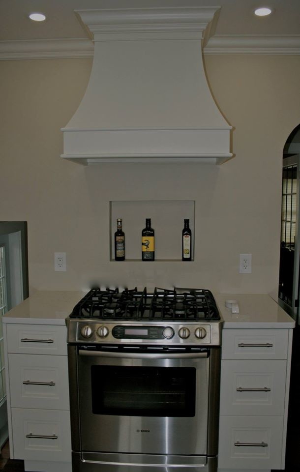 Example of a transitional kitchen design in Toronto