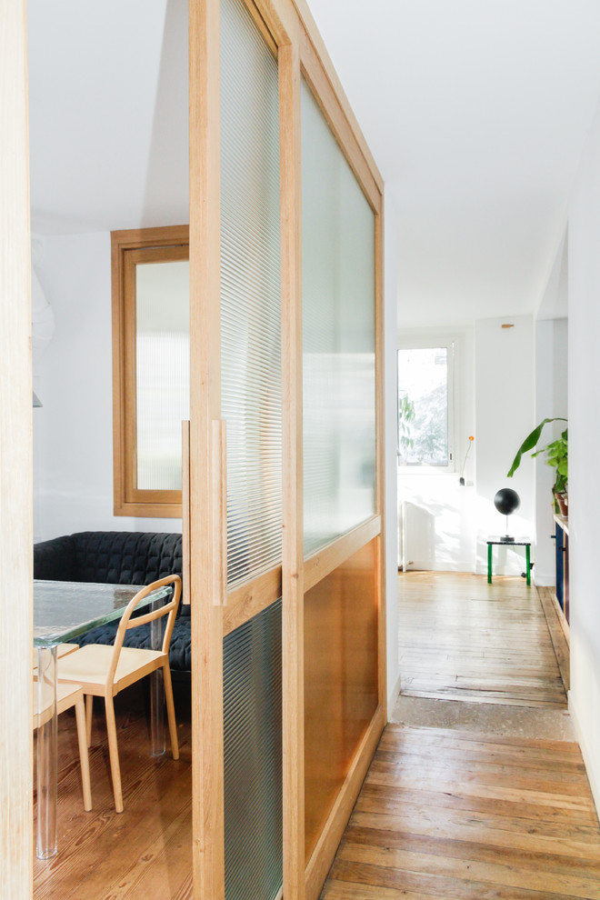 Couloir?[Inspiration pour couloir With un mur blanc and parquet foncé.]:[Inspiration pour couloirs With un mur blanc and parquet foncé.]