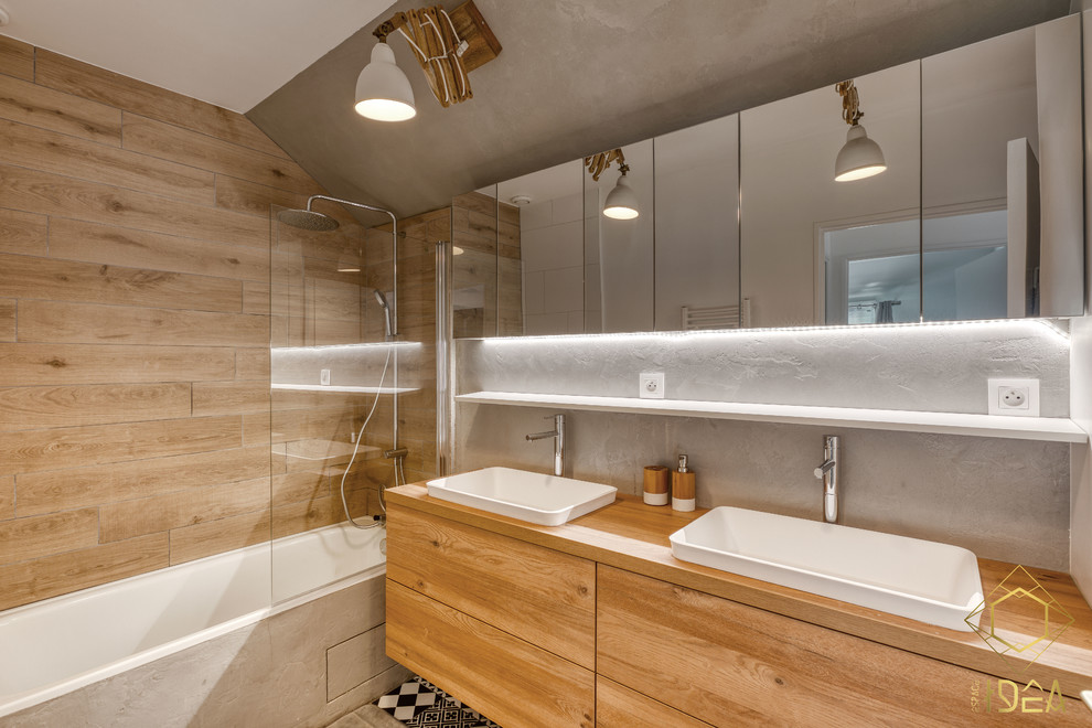 Photo of an industrial master bathroom in Paris with flat-panel cabinets and light wood cabinets.