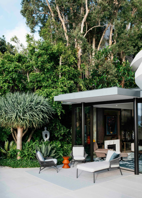 R Residence contemporary-courtyard