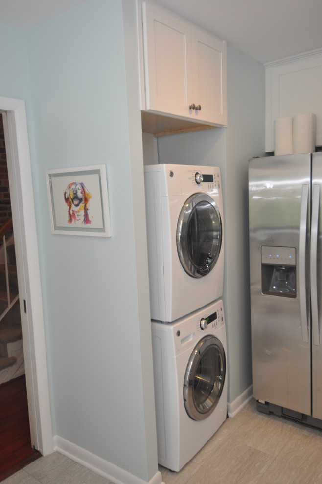 Design ideas for a mid-sized transitional l-shaped laundry room in DC Metro with white cabinets, granite benchtops and subway tile splashback.