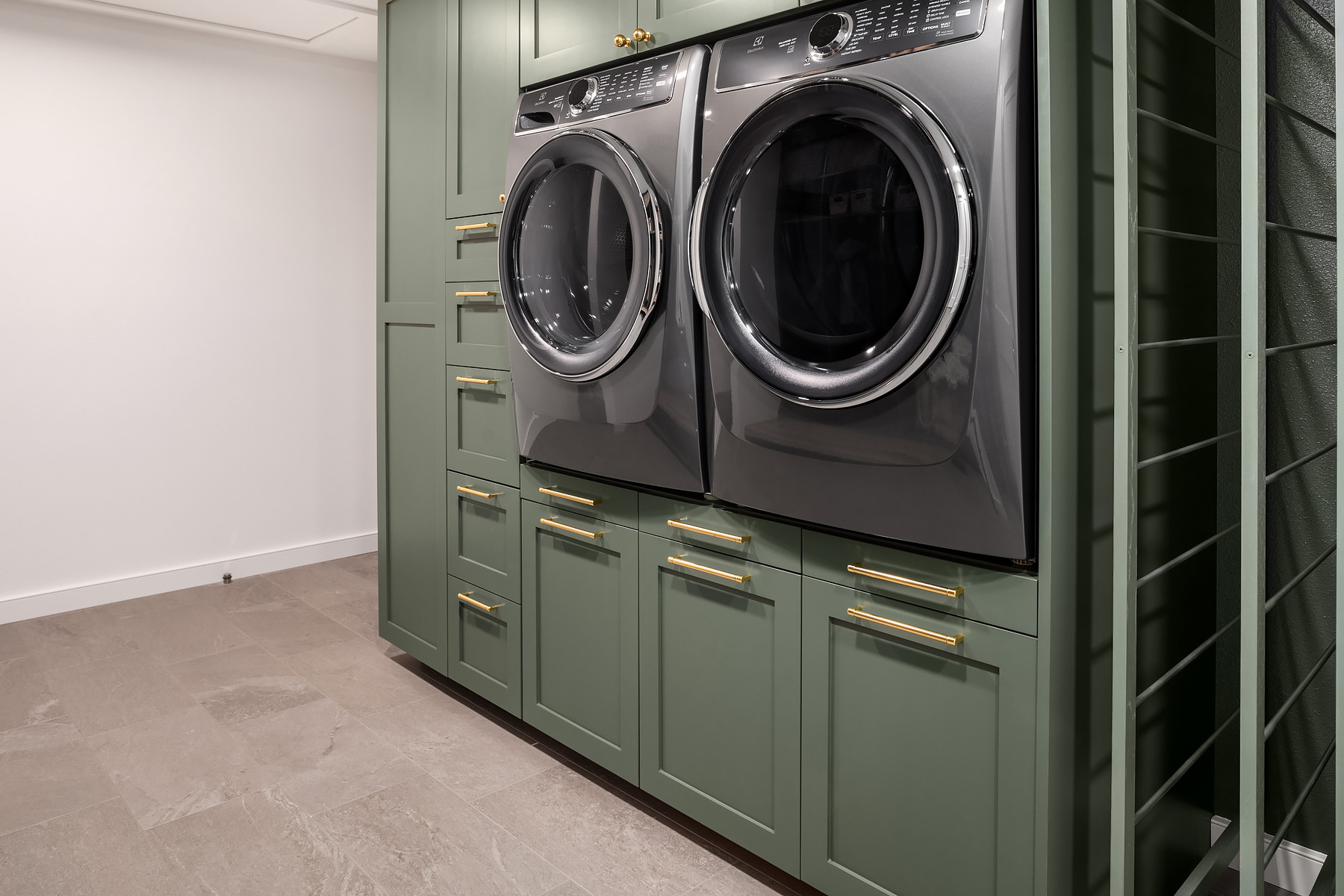 Moody Laundry Room - Woodinville