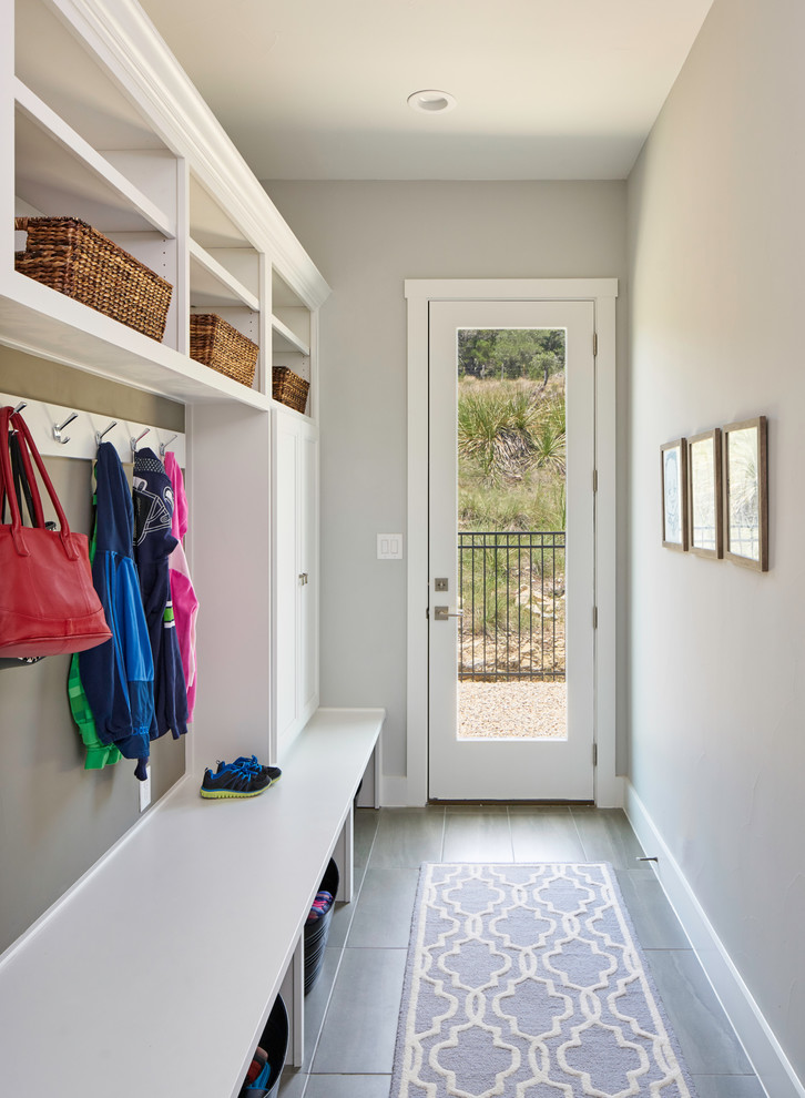 Example of a transitional entryway design in Austin