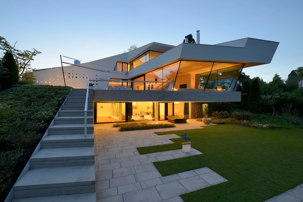 Design ideas for a large contemporary three-storey white exterior in Munich with a flat roof.