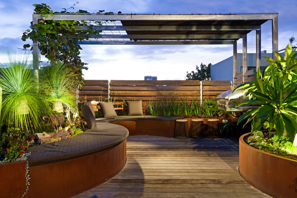 Design ideas for a contemporary rooftop deck in Melbourne.