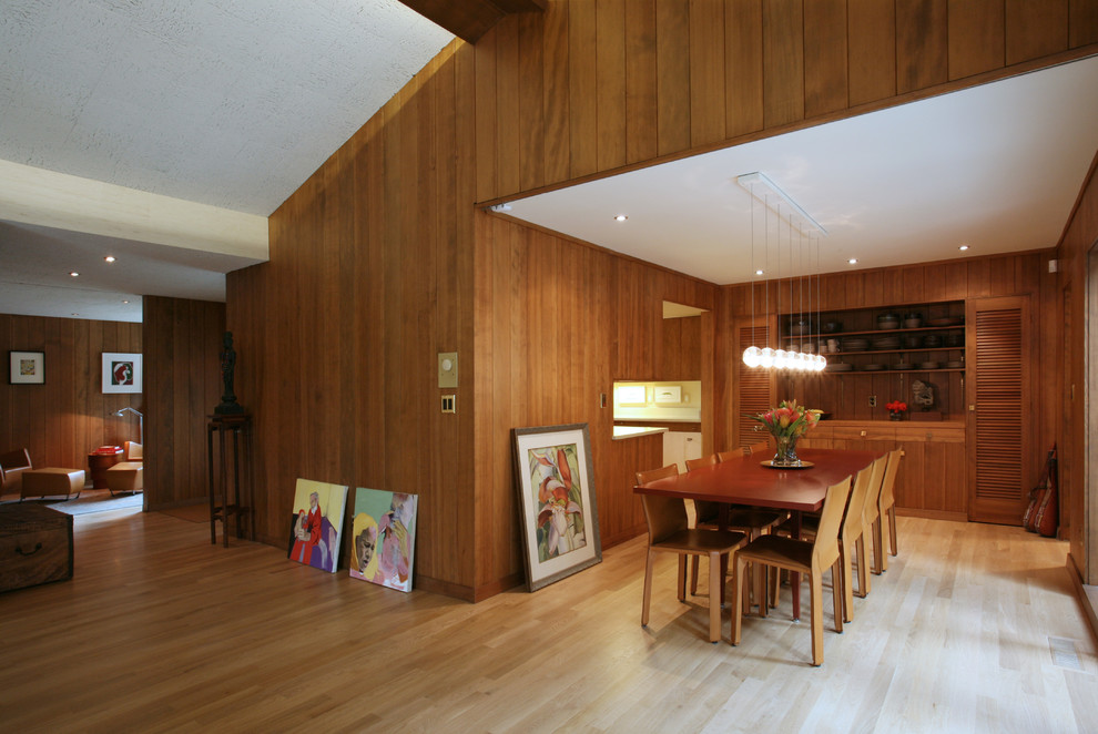 Photo of a midcentury dining room in Portland.