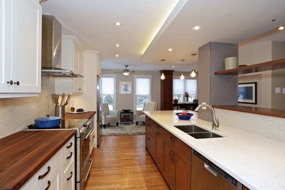 Transitional kitchen photo in Ottawa