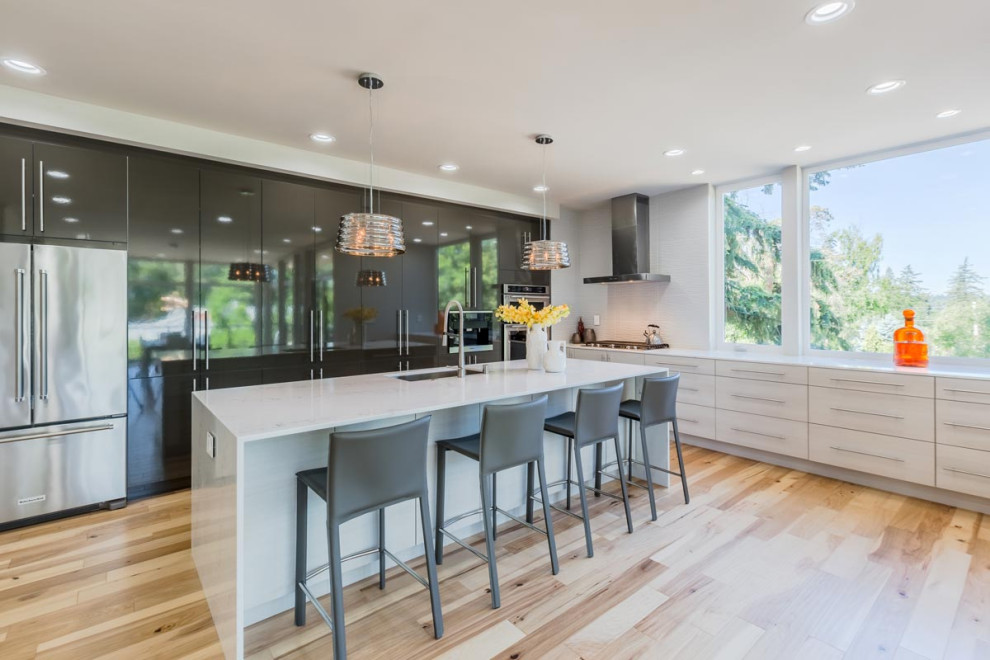 Large contemporary l-shaped kitchen in Seattle.