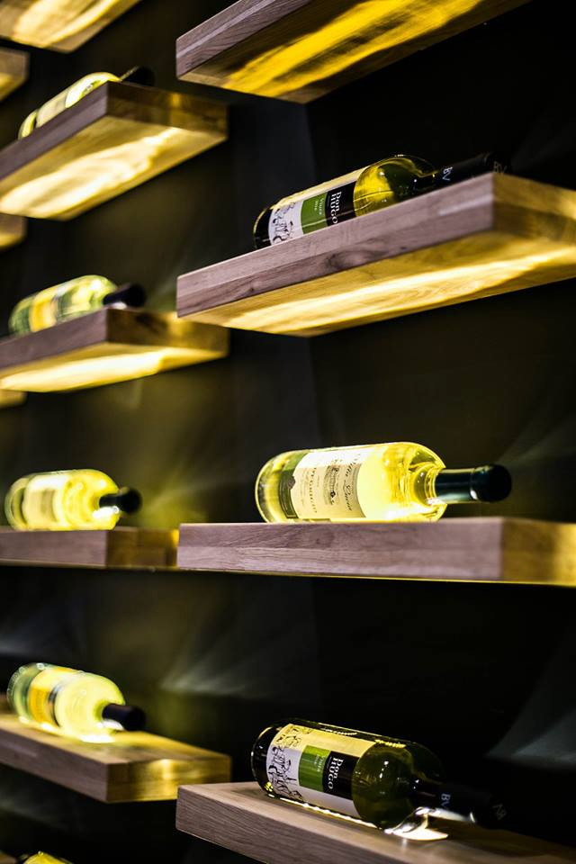 Дизайн интерьера винотеки wine up