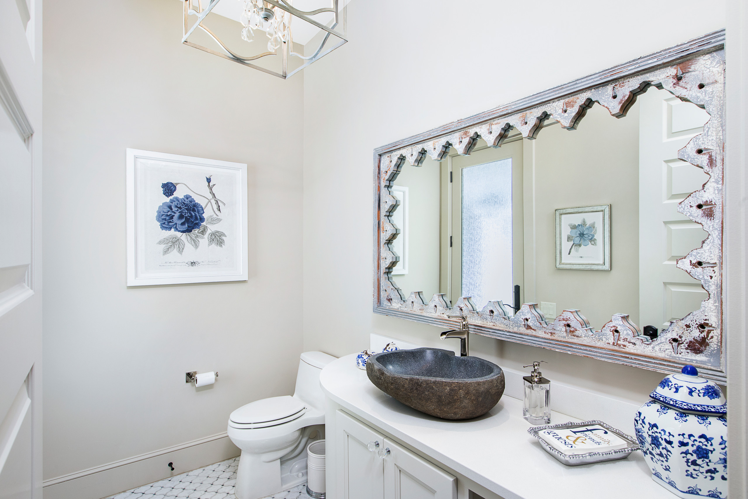 白いシャビーシック調のおしゃれなトイレ・洗面所の画像 75選