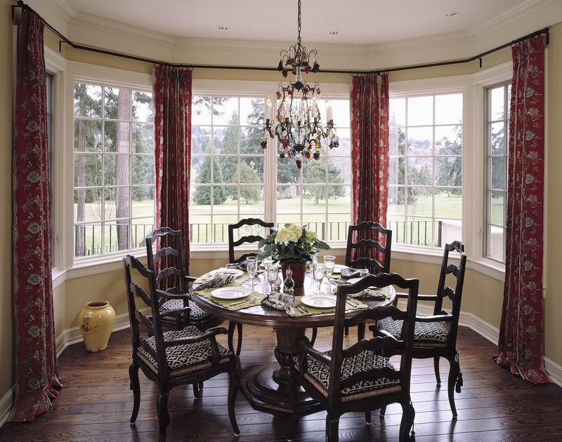 Example of a classic dining room design in Seattle