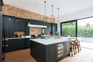 Dark Green Cabinets Add Elegance to a Welcoming Kitchen (8 photos)