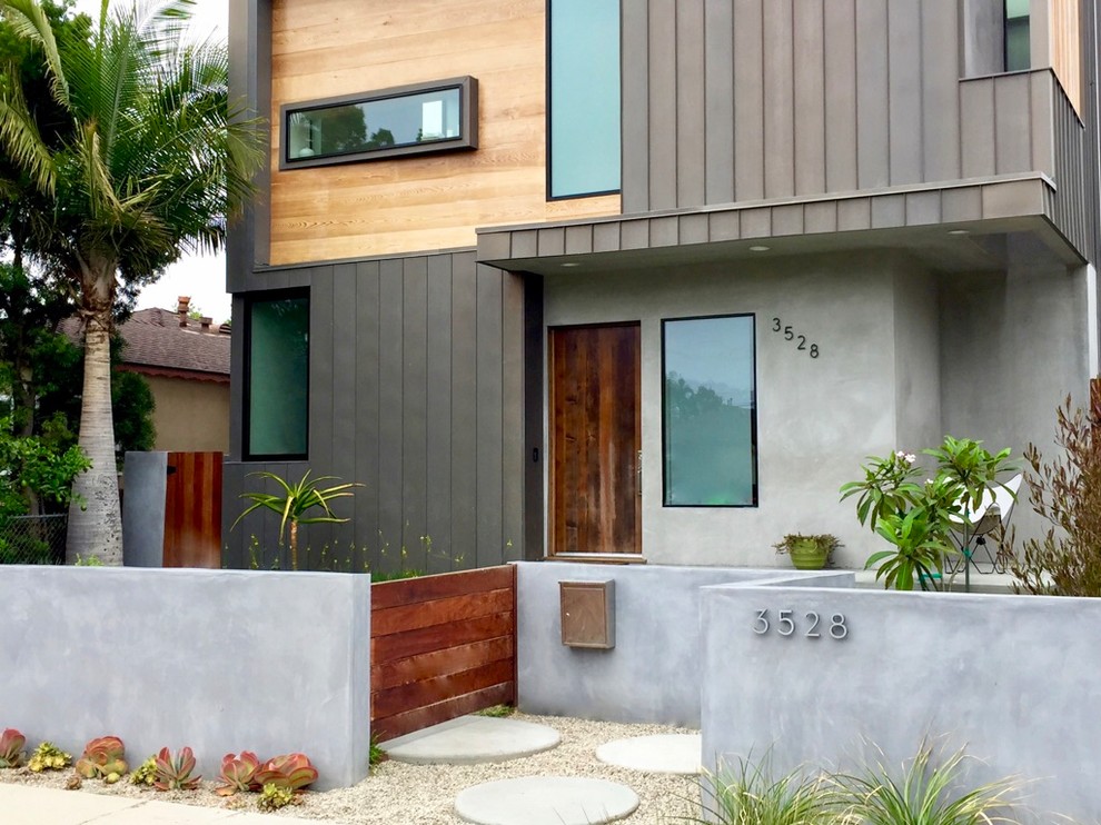 Inspiration for a mid-sized modern drought-tolerant and full sun front yard concrete paver garden path in Los Angeles for summer.