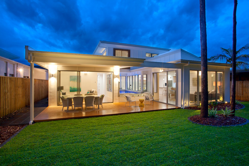 Inspiration for a beach style patio in Sunshine Coast.