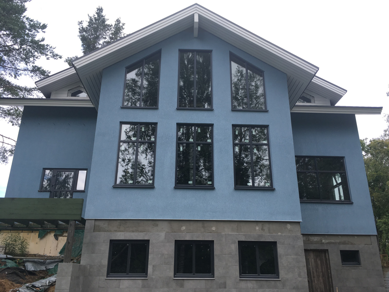 Загородное строительство домов из газобетона и кирпича